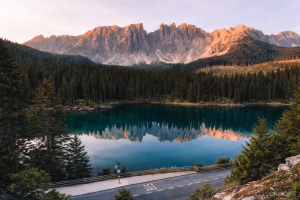 4K Nature Wallpaper: Stunning Alpine Lake with Mountain Reflection for Desktop and Mobile Background