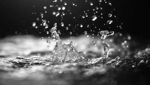 Monochrome Water Splash 4K Wallpaper, Free Desktop Background, Fluid Art
